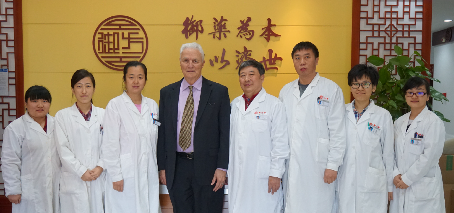 美国针灸与东方医学院委员会市场部主席、世界中联顾问Frank Yurase先生参观御方堂中医门诊